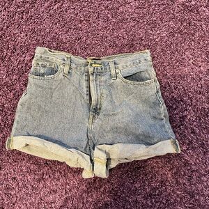 BDG high-waisted blue denim shorts #festivalvibes